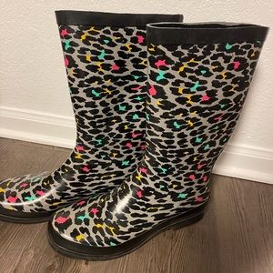 Sugar Rain boots grey cheetah print